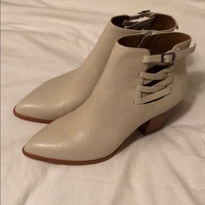 Size 9. Cream. Real leather FRYE boots.